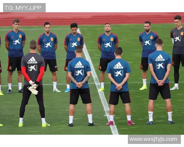 西班牙足球明星盛装出席活动现场精彩瞬间回顾